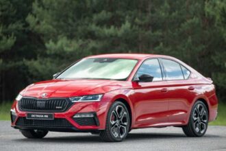 Skoda Octavia RS भारत में जल्द: प्री-बुकिंग से पहले जानें फीचर्स, इंजन और लॉन्च डेट का सच